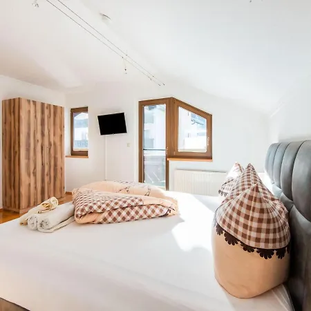 Garni Flori Feriehus Längenfeld