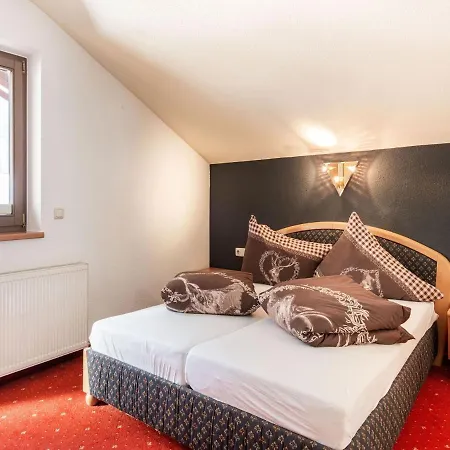 Garni Flori Holiday home *
